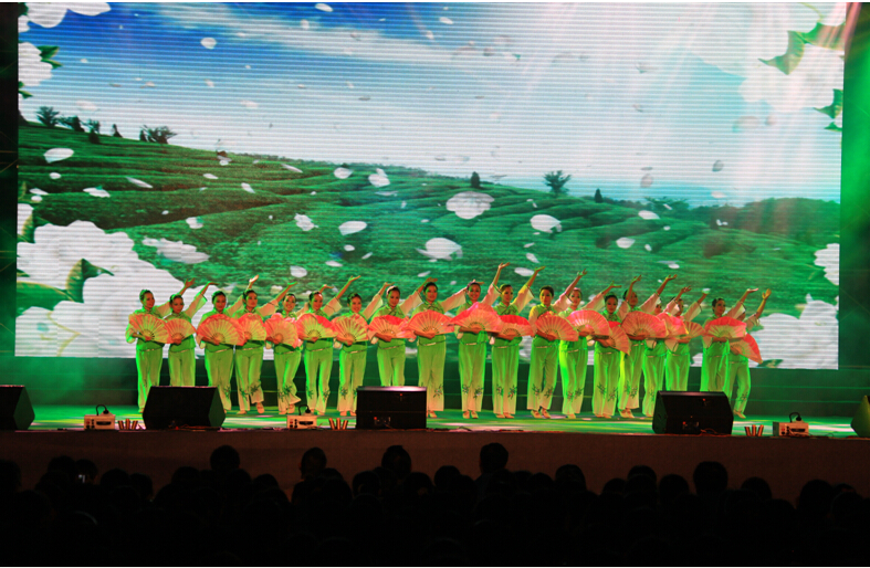 泉源公司團隊表演