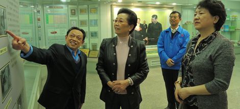 中輕聯(lián)潘會長一行視察成都彩虹集團
