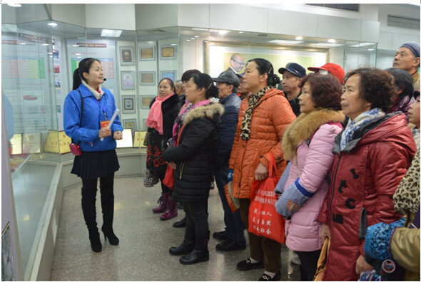市民代表參觀彩虹集團陳列室 市民代表參觀彩虹集團陳列室