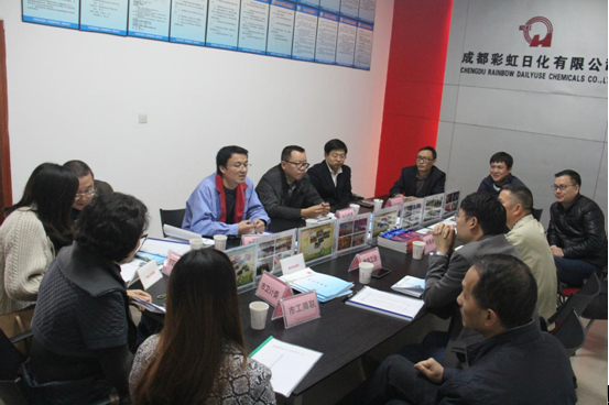 彩虹日化公司工會(huì)向市領(lǐng)導(dǎo)匯報(bào)廠務(wù)公開(kāi)民主管理工作情況