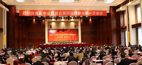成都彩虹集團(tuán)劉榮富董事長(zhǎng)獲四川省“光彩事業(yè)突出貢獻(xiàn)獎(jiǎng)”