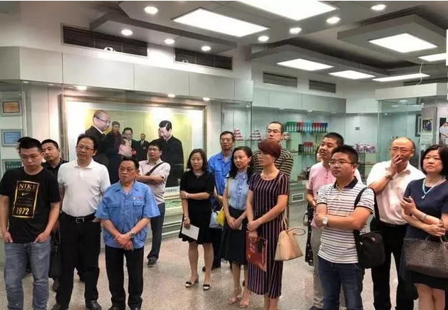 服務(wù)中心組織17家企業(yè)赴成都彩虹集團(tuán)開展對(duì)接交流活動(dòng)