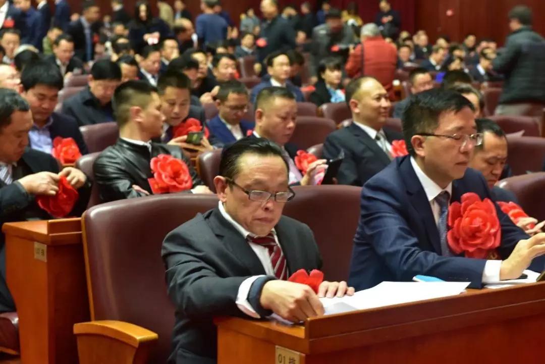 成都彩虹集團(tuán)榮獲“四川省優(yōu)秀民營(yíng)企業(yè)”稱號(hào)、公司董事長(zhǎng)劉榮富榮獲“四川省優(yōu)秀民營(yíng)企業(yè)家”稱號(hào)
