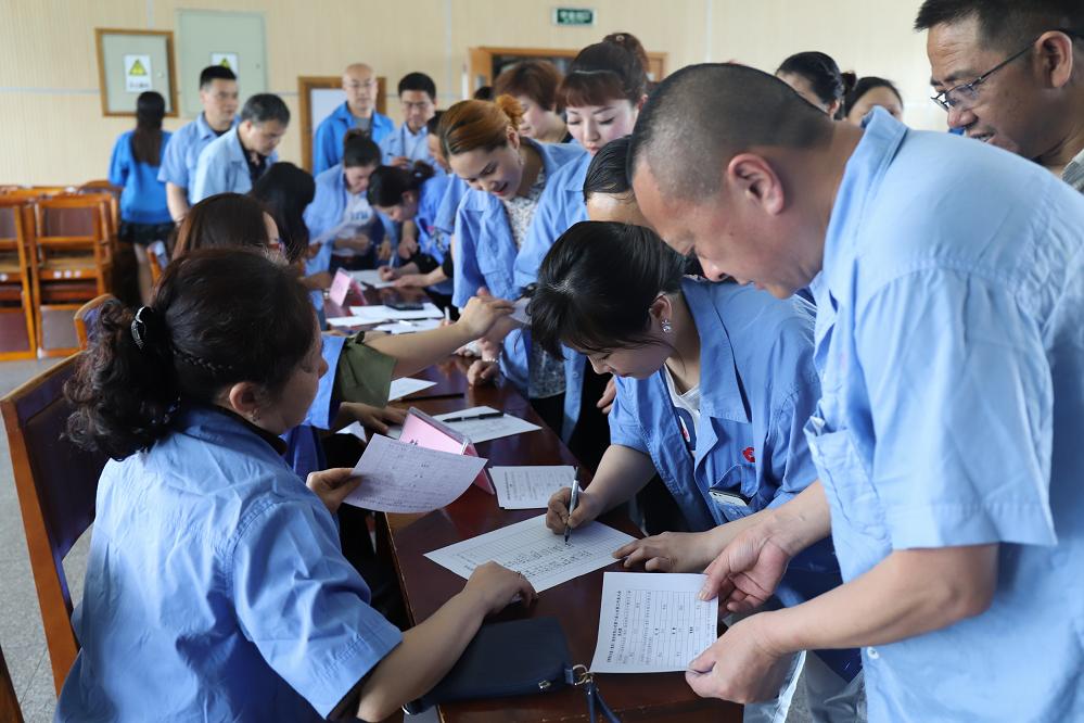 成都彩虹集團(tuán)召開第十屆七次職工代表大會