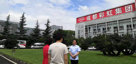 央視《消費(fèi)主張》欄目專訪成都彩虹集團(tuán)董事長(zhǎng)