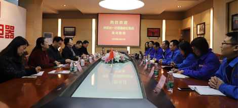 成都市武侯區(qū)林麗區(qū)長(zhǎng)蒞臨公司開展節(jié)前慰問