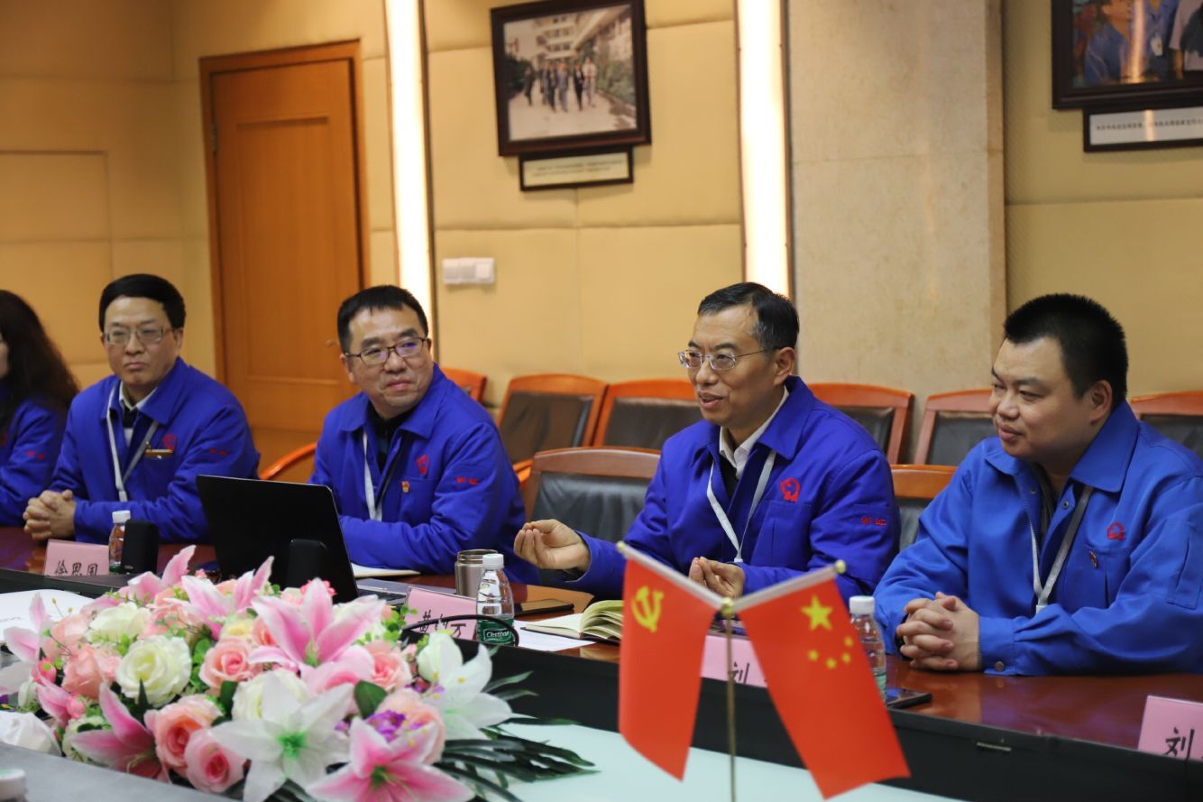 成都市武侯區(qū)林麗區(qū)長到成都彩虹集團開展節(jié)前慰問