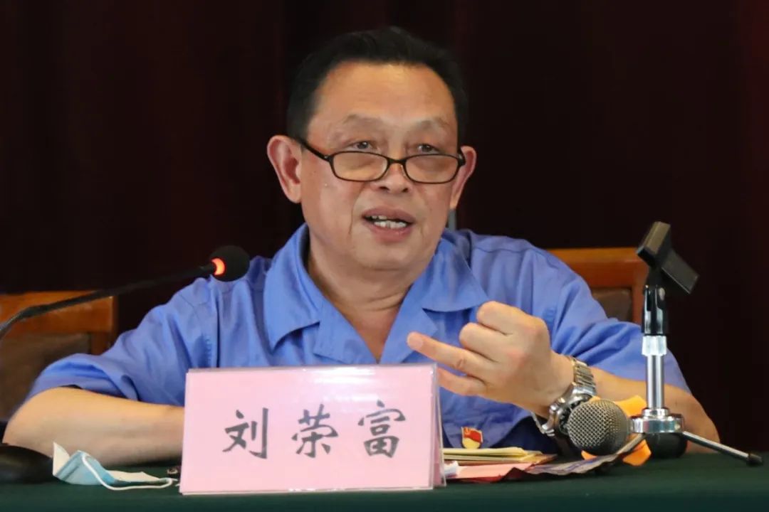 成都彩虹集團(tuán)黨委舉行慶祝建黨99周年創(chuàng)先爭優(yōu)表彰大會