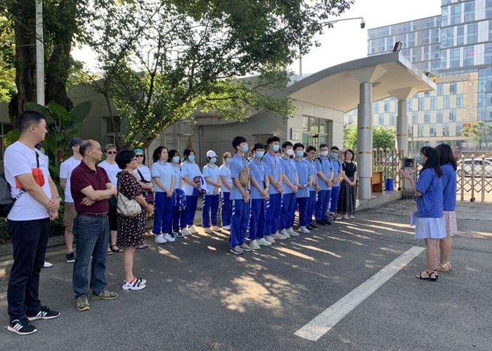 走進(jìn)彩虹科普基地，開展衛(wèi)生防疫體驗(yàn)