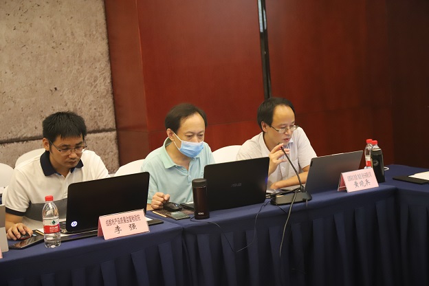 家用電器標準化技術(shù)委員會電熱毯分委會秘書長黃曉兵講話