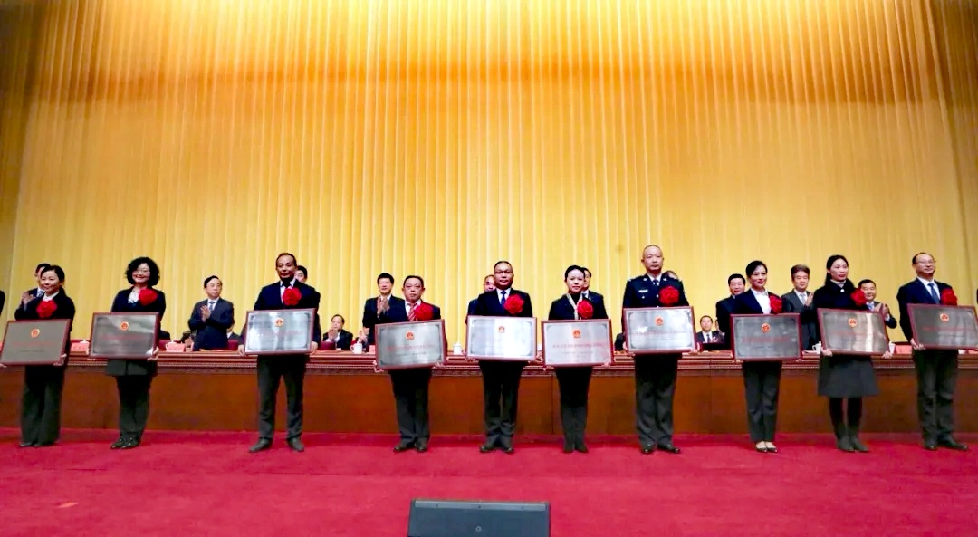 成都彩虹集團被成都市委市政府評為成都市抗疫先進集體